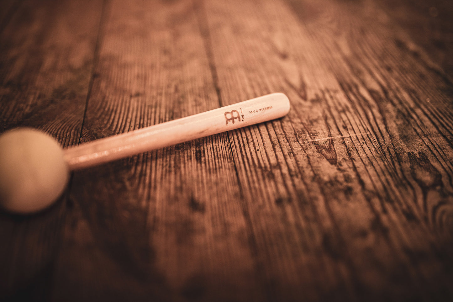 La mailloche pour bols tibétains en cristal.