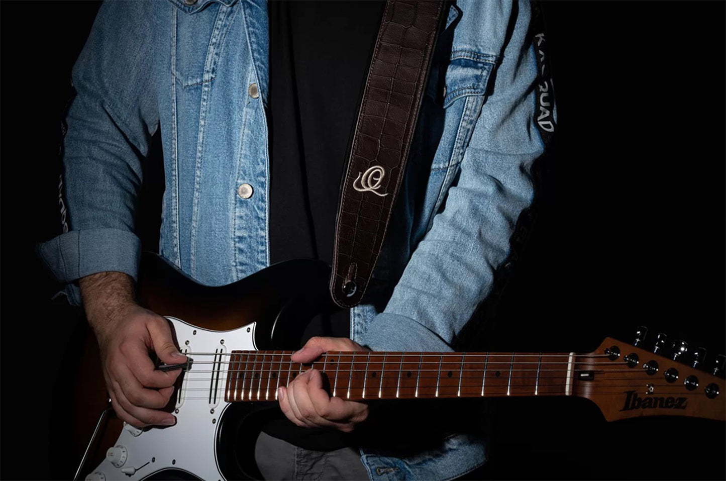 OSCU-1, courroie guitare, série Custom, face et dos cuir, âme synthétique, largeur 7 cm, longueur 145 cm, dark brown croco