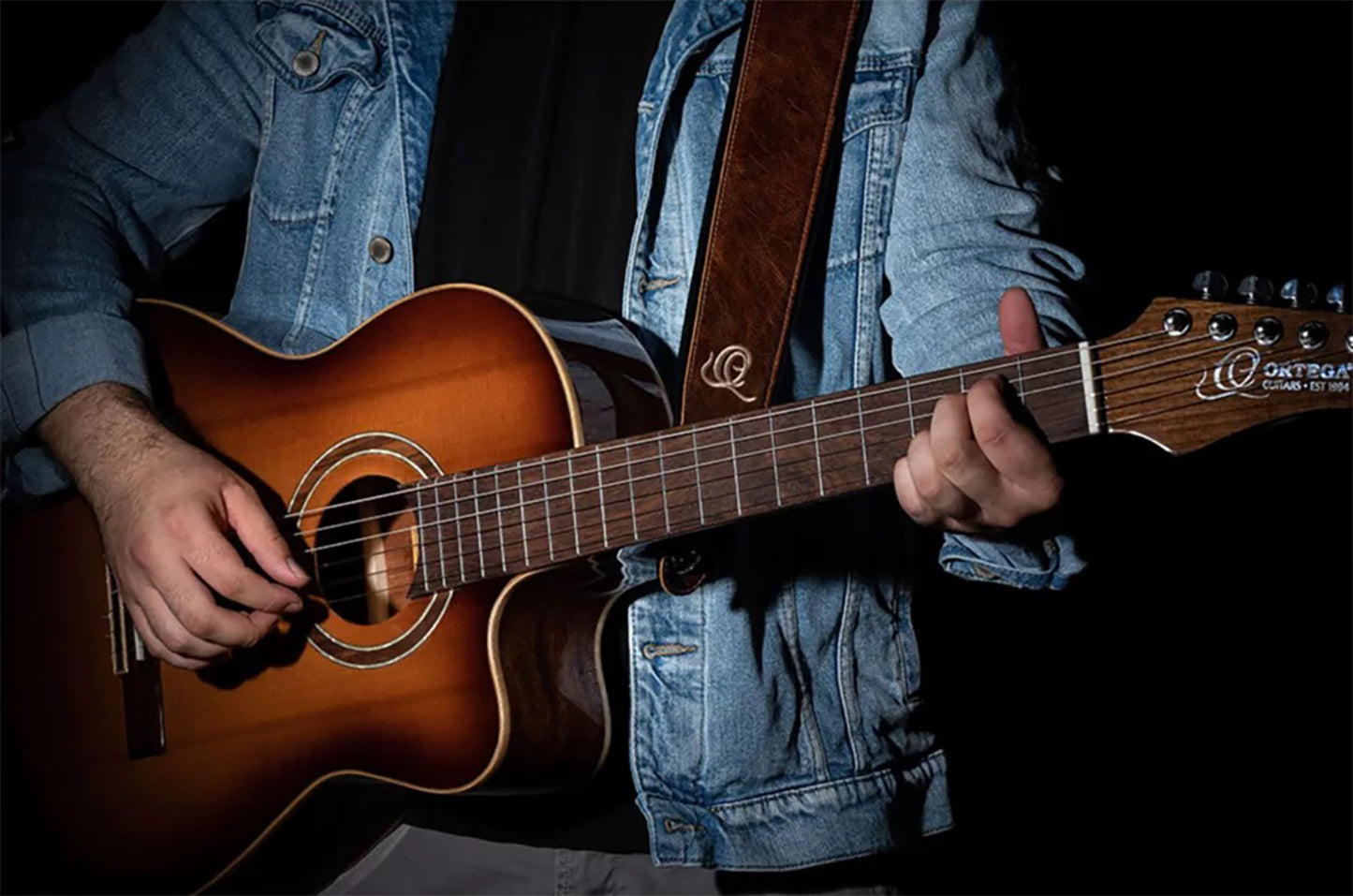 OSAR-6, courroie guitare, série Artist, cuir, largeur 7 cm, longueur 145 cm, desert sand