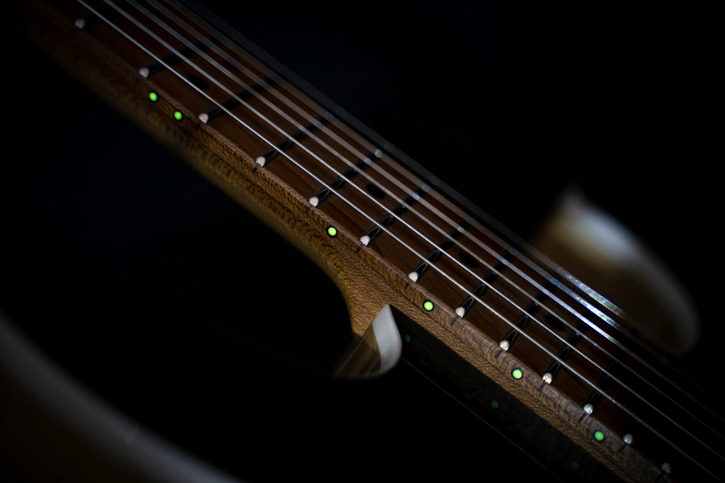 G290 FAT II, corps sassafras, table érable flammé, manche et touche érable torréfié, 2 micros Voiced Tone VTH-77, black burst