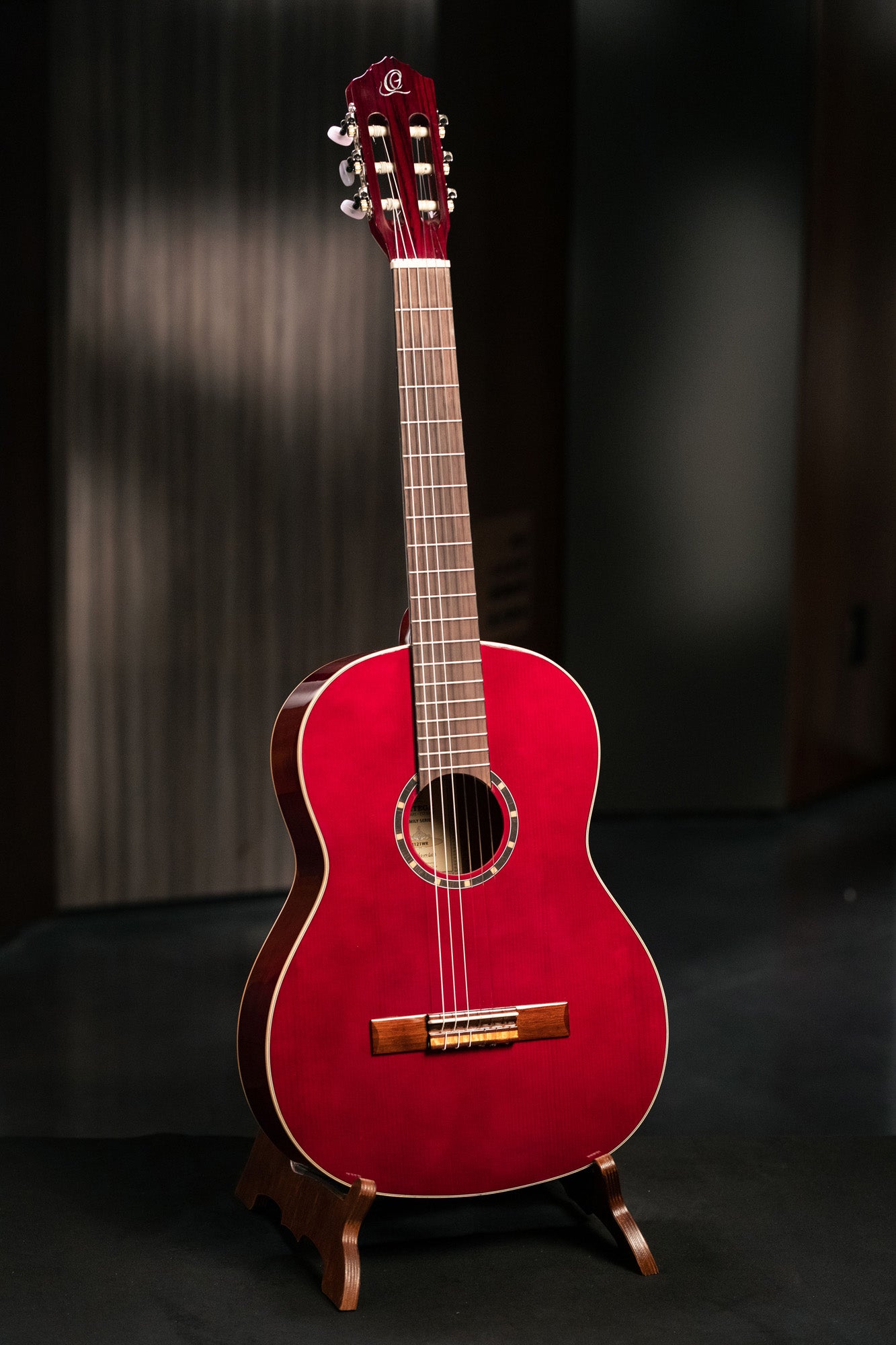 R121, table épicéa, fond & éclisses acajou, manche acajou (sillet 52 mm), housse, bordeaux brillant