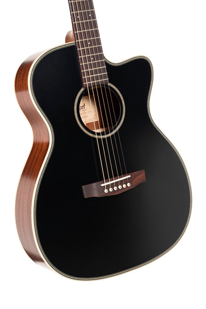 Essence OC4, table épicéa Sitka massif torréfié, f/e acajou, touche palissandre, Fishman Presys VT, semi brillant, table noire