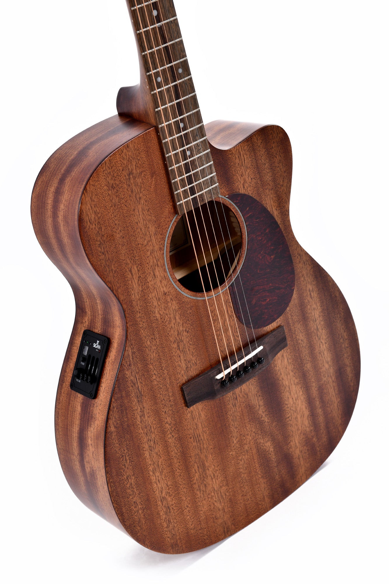 Modèle 000C-15E, Forme 000 pan coupé, table acajou, fond & éclisses acajou, EQ SIGMA, naturel satiné