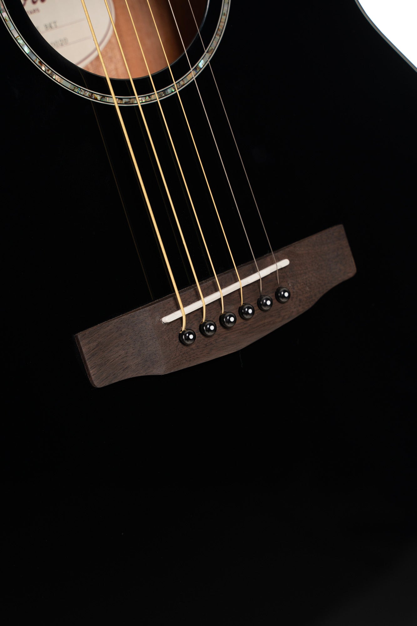 L60, forme Orchestra Model, pan coupé, table épicéa massif, fond & éclisses acajou, touche laurier, EQ CE304T, noir brillant