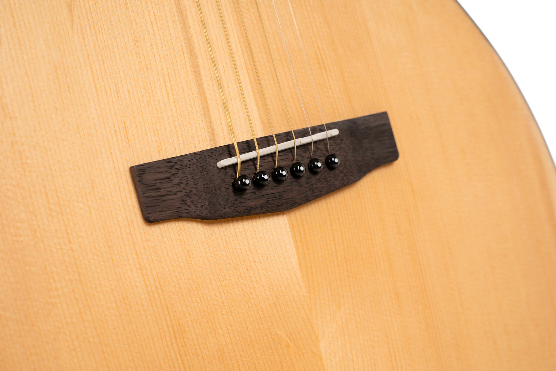 L60, forme Orchestra Model, pan coupé, table épicéa massif, fond & éclisses acajou, touche laurier, EQ CE304T, naturel brillant