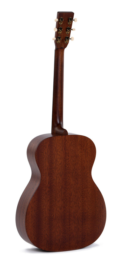 Modèle S000-15E, Forme 000, table acajou massif, f/e acajou massif, touche micarta, EQ Fishman, soft case, naturel satiné