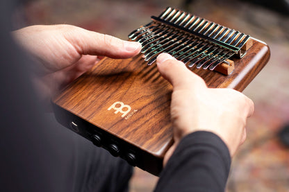 Kalimba électro Meinl, solid Pickup, noyer amrécain 17 notes - PKA17AW