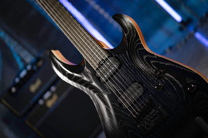 KX700EV, corps acajou, table frêne, touche ébène, chevalet Evertune, micros Seymour Duncan Sentient & Nazgûl, housse