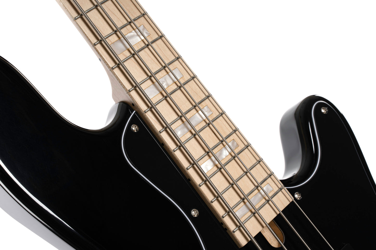 NJS 4, 4 cordes, corps aulne, manche et touche érable, diapason 34", 2 micros type Jazz, préampli Bartolini, noir brillant