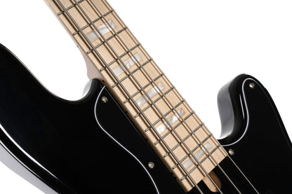 NJS 4, 4 cordes, corps aulne, manche et touche érable, diapason 34", 2 micros type Jazz, préampli Bartolini, noir brillant