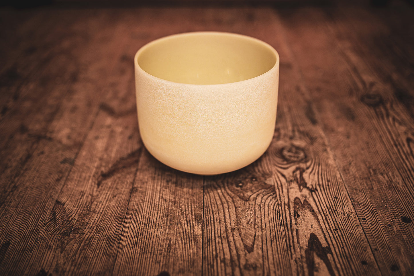 Bol tibétain d'une taille de 10" (25,40cm), hauteur : 19,56 cm. Quartz et émeraude.