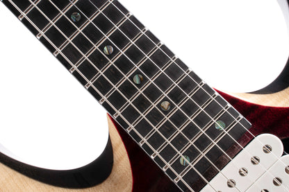 X700 Duality II, corps acajou, table érable flammé, touche ébène, trémolo CFA-III, micros Fishman Fluence, housse, lava burst