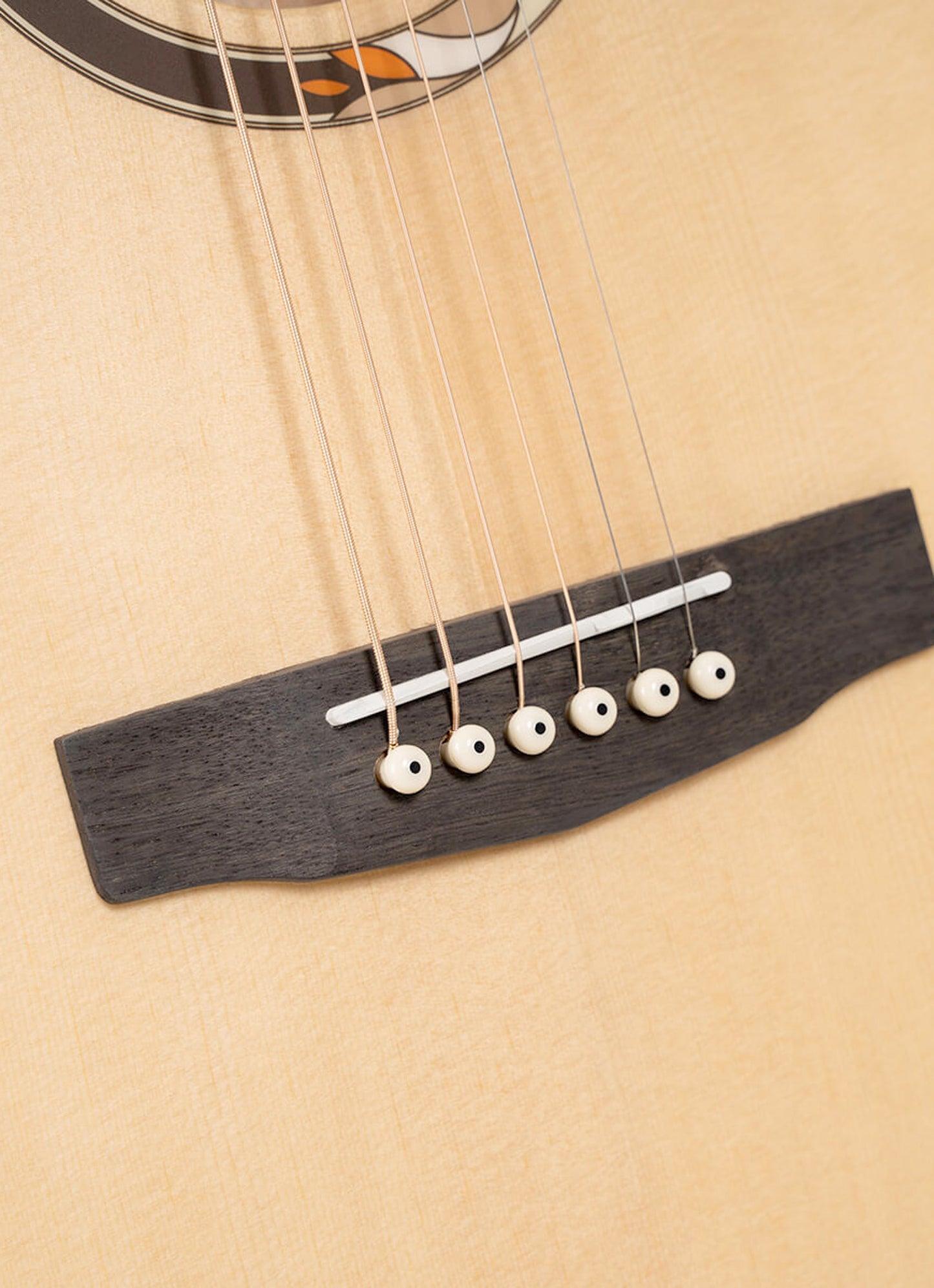 ARIUM, forme Orchestra Model, table épicéa, fond & éclisses acajou, touche laurier, naturel pores ouverts