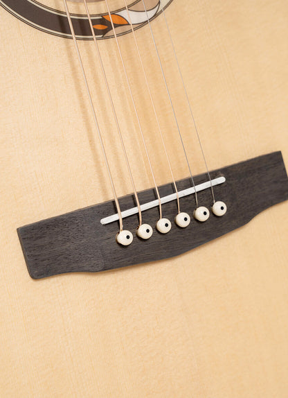 ARIUM, forme Orchestra Model, table épicéa, fond & éclisses acajou, touche laurier, naturel pores ouverts