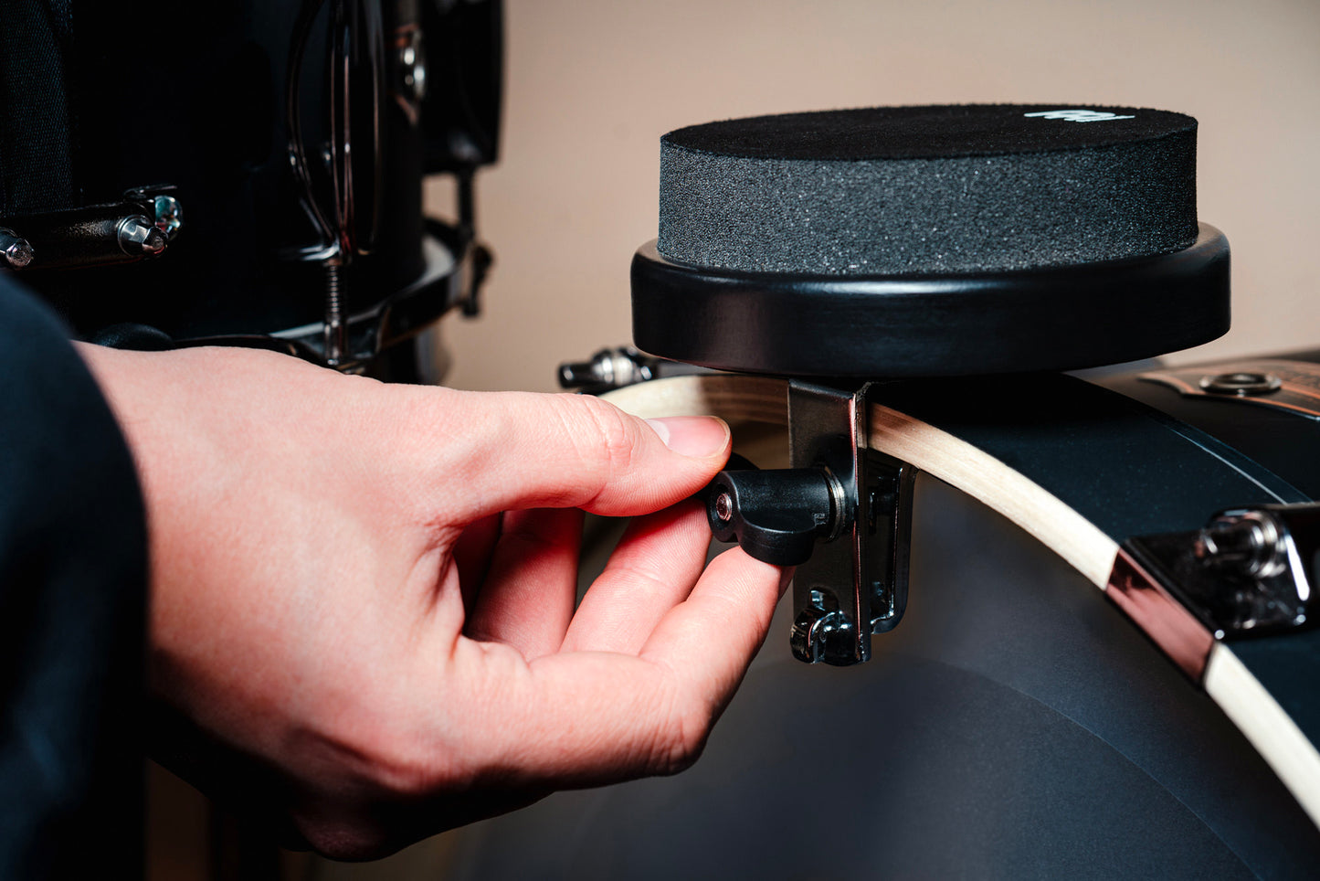 Pad d'entraînement grosse caisse Meinl 4", mousse"Marshmallow", se fixe au cerceau de grosse caisse grâce à ses attaches