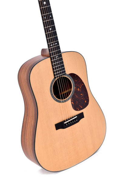 Modèle SDP-10E, Dreadnought, table épicéa Sitka massif, f/e pau ferro massif, touche micarta, EQ LR Baggs, soft case, naturel