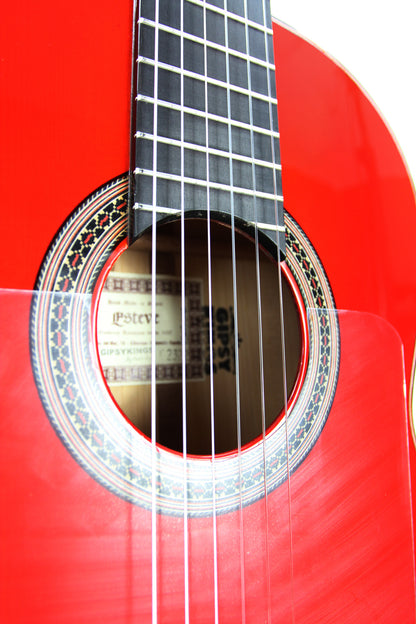 GIPSYKINGS (by André Reyes), Flamenco, table épicéa massif, f/e cyprès massif, EQ Fishman Prefix Pro Blend, rouge brillant