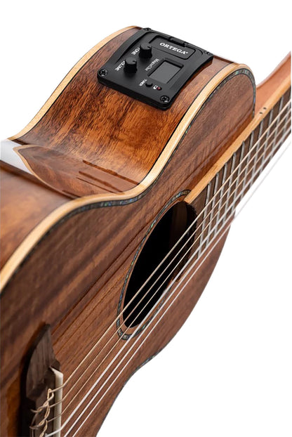 RGLE18ACA, EQ Ortega MagusUke, table acacia massif, fond & éclisses acacia, manche acajou (47 mm au sillet), housse luxe