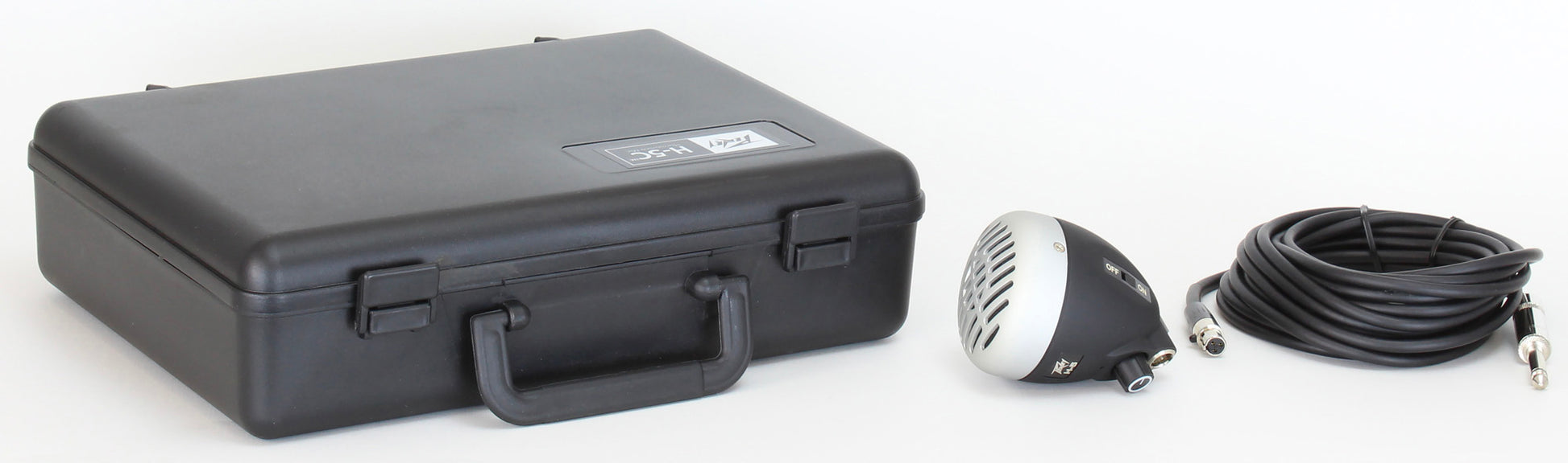 Micro pour harmonica, interrupteur marche/arrêt, commande volume, étui rigide, câble fourni, finition noir/argent