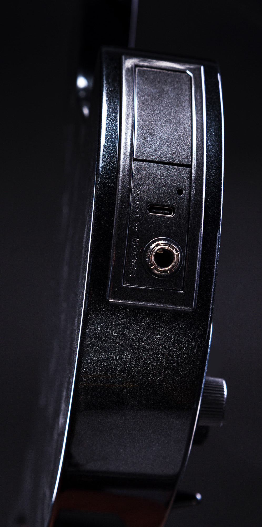 GTRS W800, corps aulne, manche érable flammé torréfié, touche palissandre, 2 micros doubles et processeur GTRS, pearl black