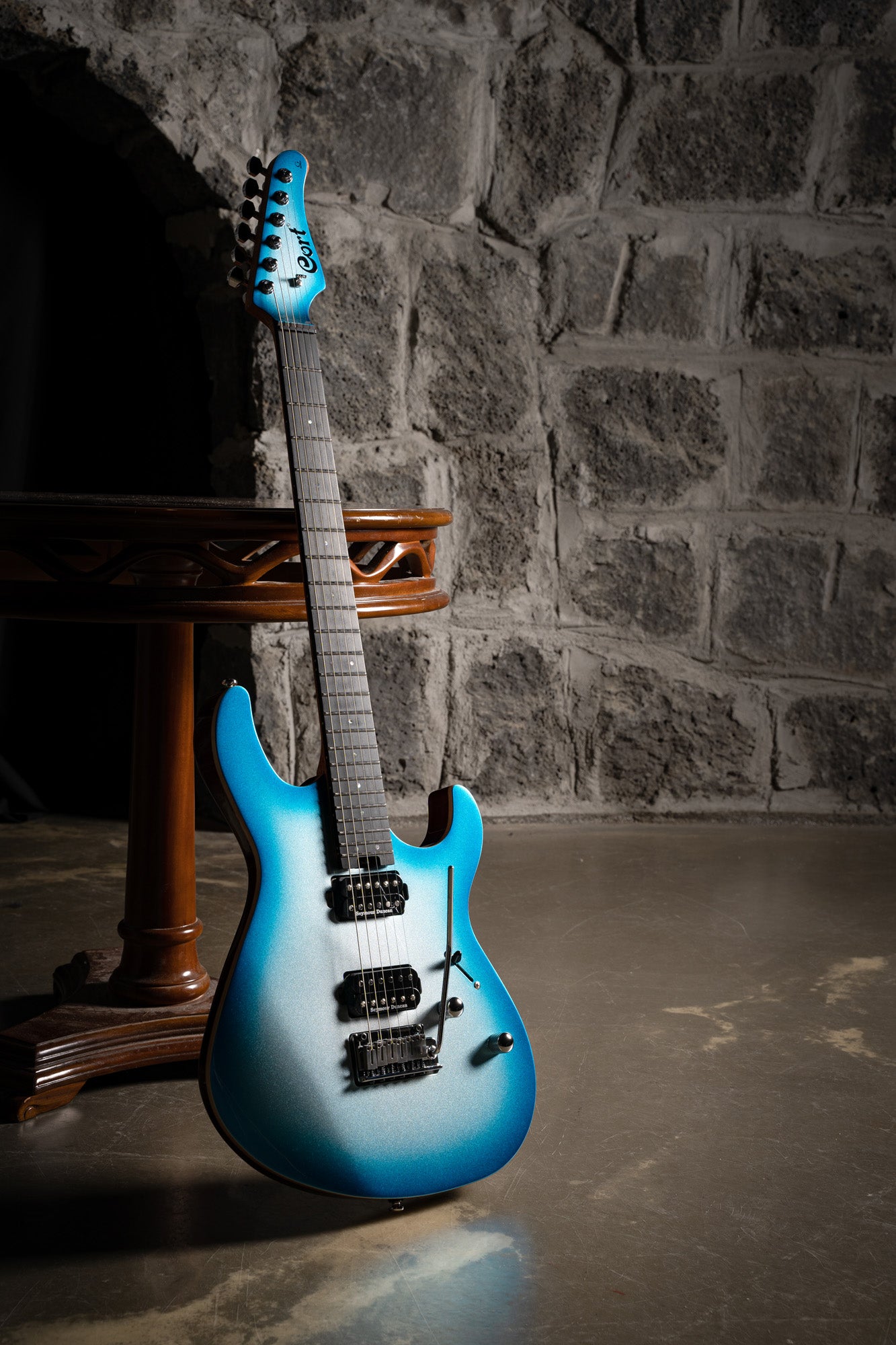 G300 GLAM, corps acajou chambré, table érable massif, touche ébène, 2 micros Seymour Duncan, polar ice metallic burst