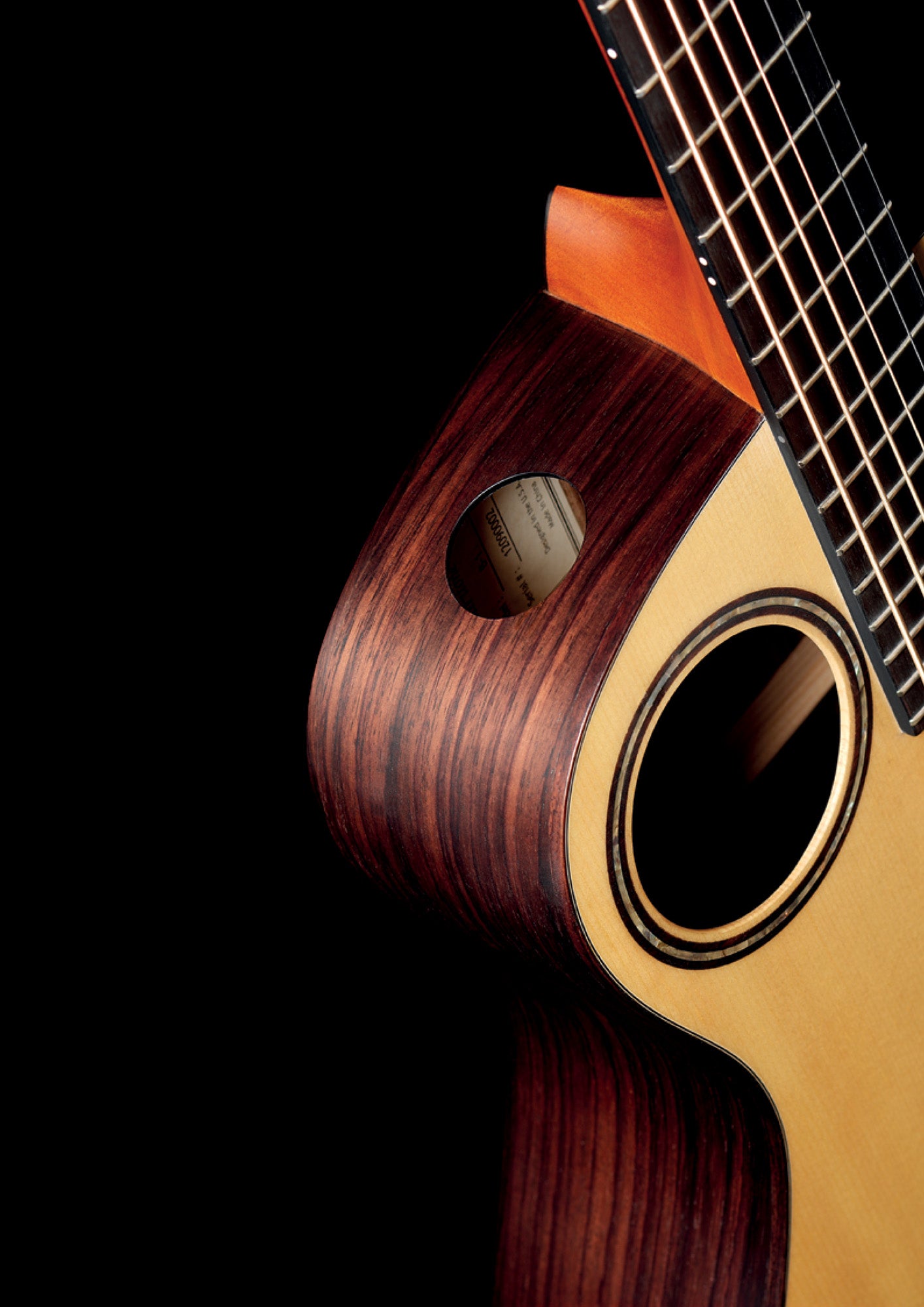 B103EH, forme GA diapason long (685.8mm), table épicéa Sitka massif, fond & éclisses ovangkol, EQ Presys Plus T, naturel satiné