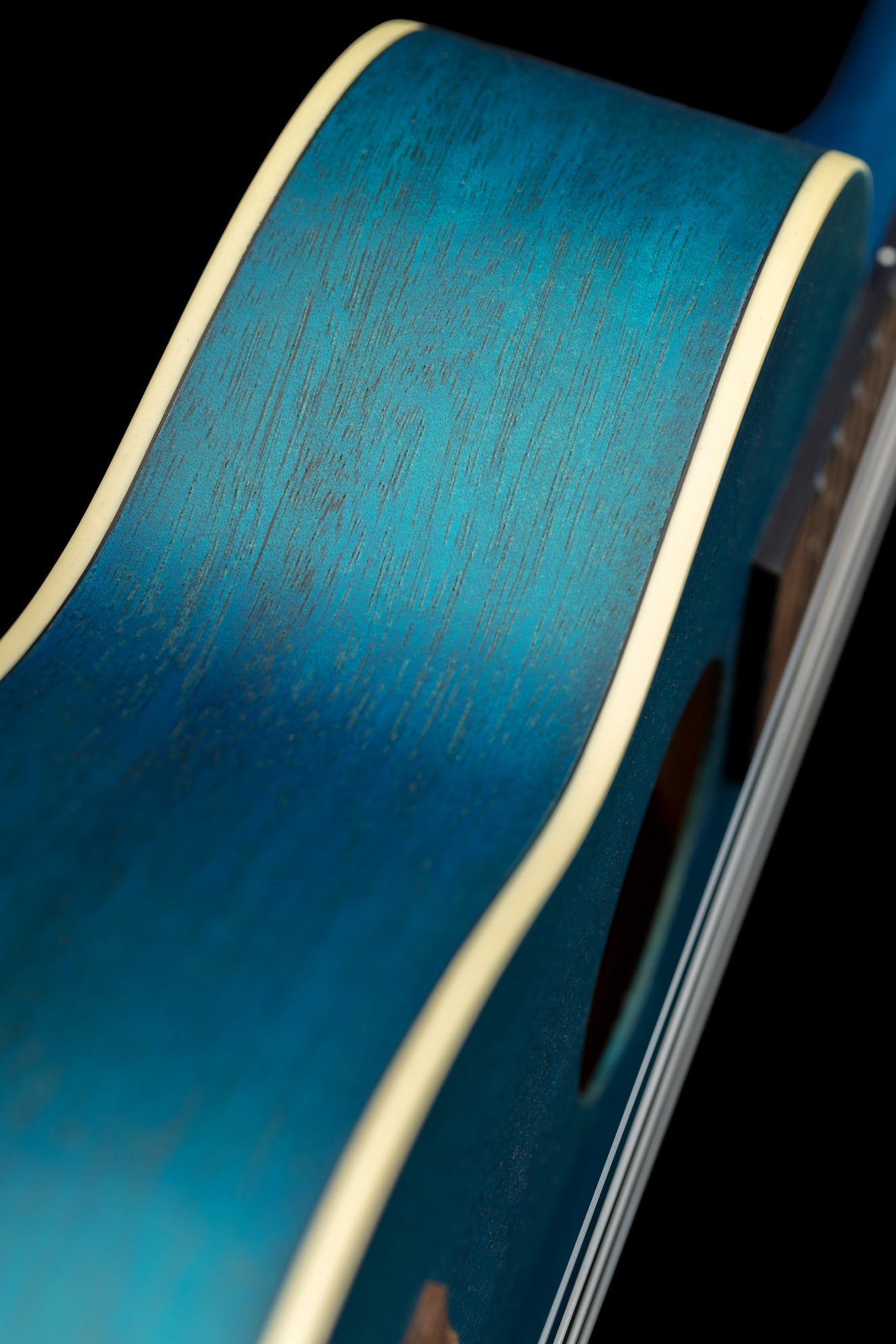 RUOCEAN, modèle Concert, table okoume, fond & éclisses okoume, manche acajou, bleu satiné