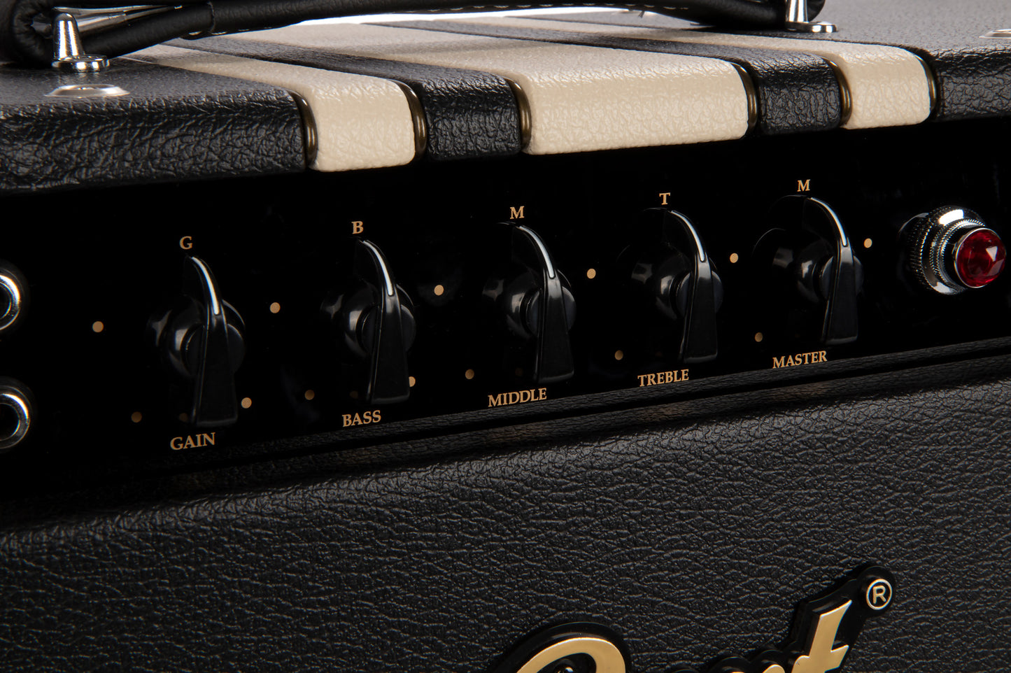 Tête à lampes 15W, préampli 3 x 12AX7, ampli 2 x EL84, égalisation 3 bandes, boucle d'effet, poids: 9.7 kg, noir