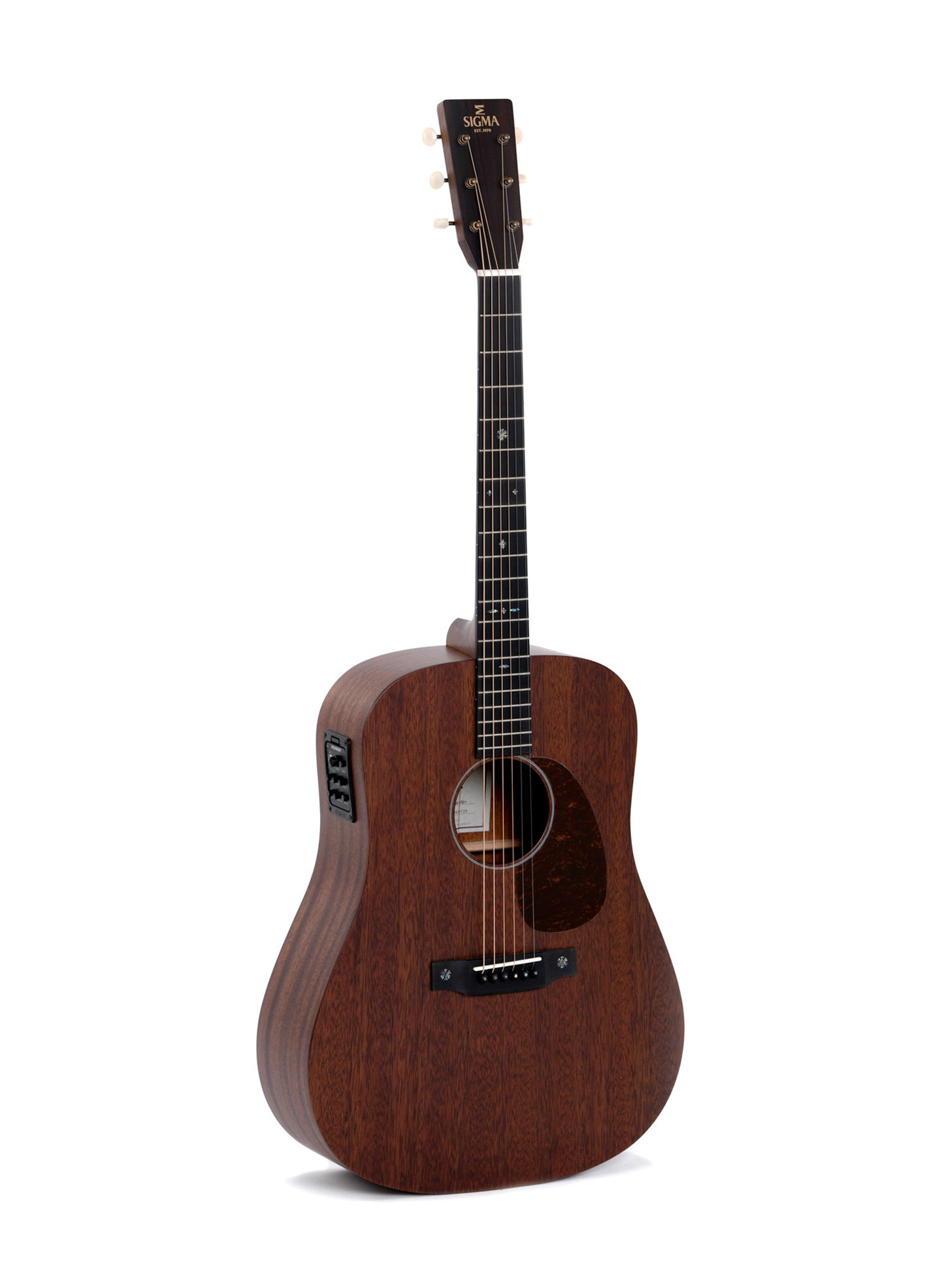 Modèle SDM-15E, Dreadnought, table acajou massif, f/e acajou massif, touche micarta, EQ Fishman, soft case, naturel satiné