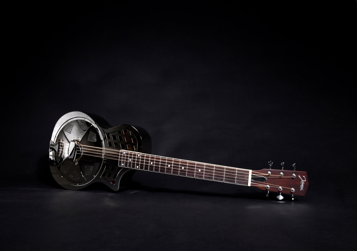 JR-994, corps en laiton, manche acajou, touche palissandre, nickel brillant