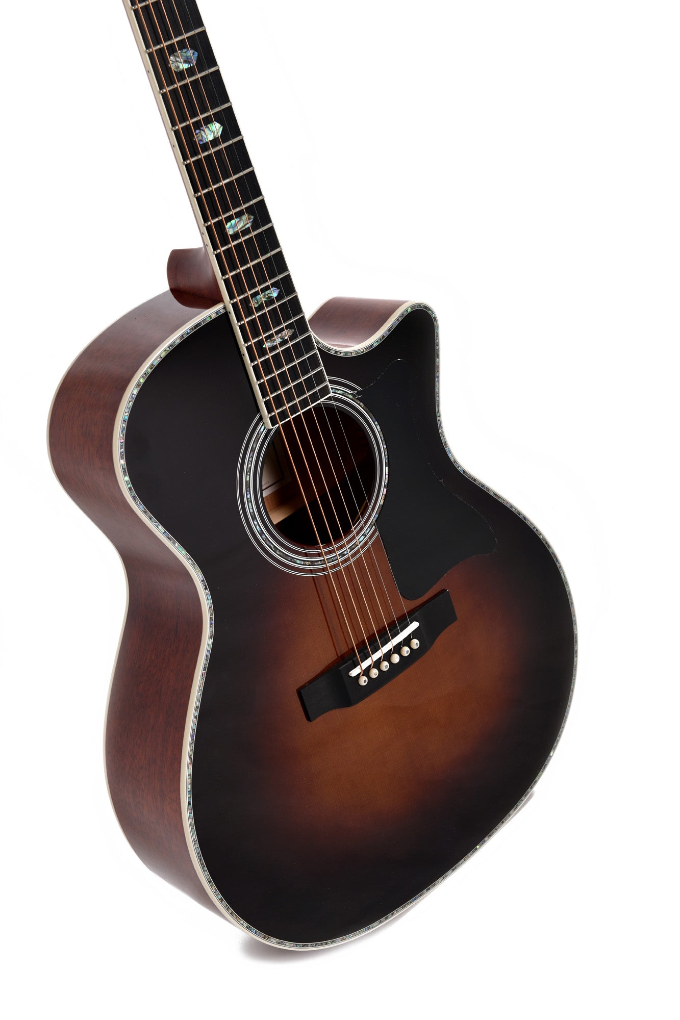 Modèle SGMC-41E-SB, Grand OM pan coupé, table épicéa massif, f/e acajou massif, touche ébène, EQ LR Baggs, soft case, sunburst