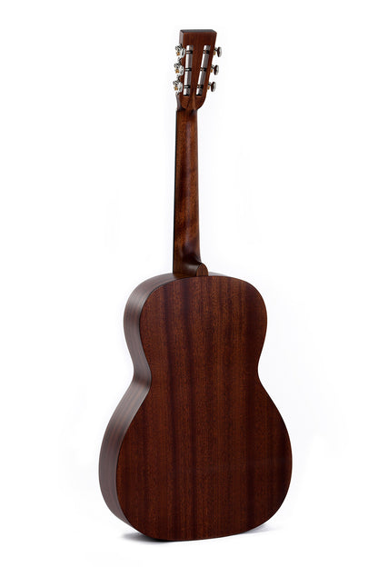 Modèle 000M-15S, Forme 000, table acajou massif, f/e acajou, touche & chevalet micarta, tête ajourée, naturel satiné