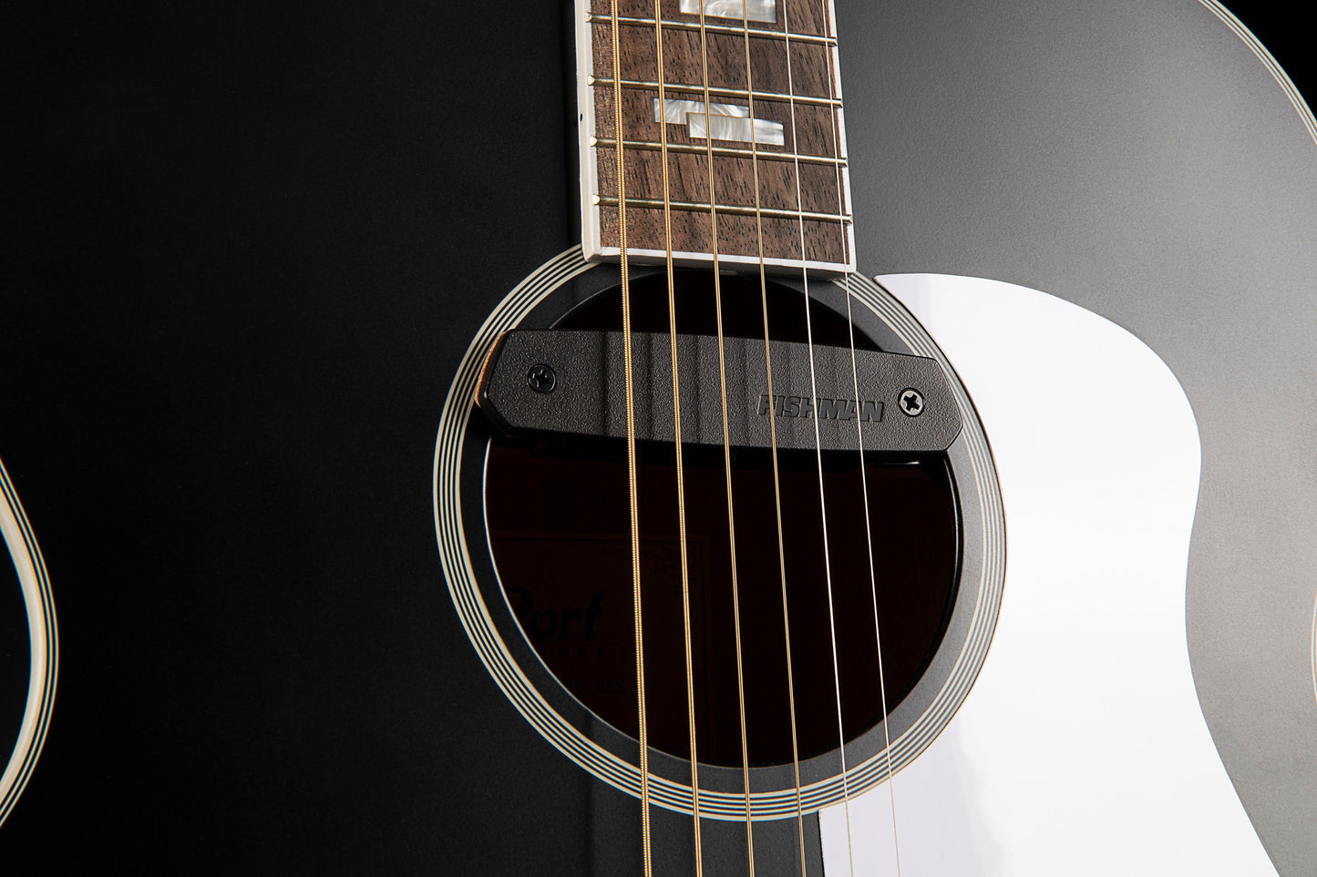 CJ Retro, table épicéa, f/e acajou, manche acajou, sillets Graphtech, EQ Fishman VTB, micro Fishman Neo-D, noir mat