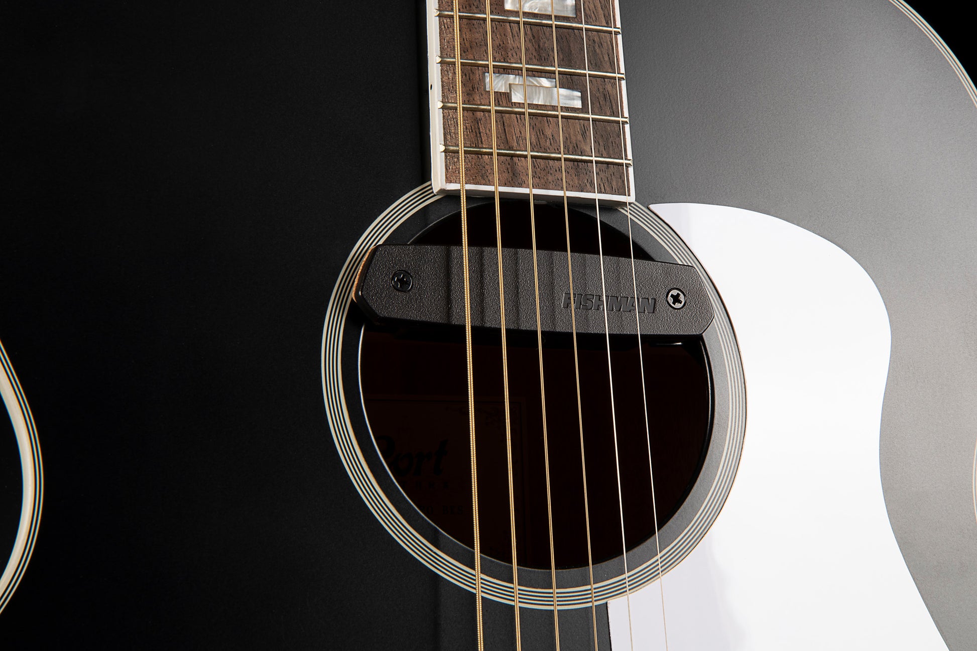 CJ Retro, table épicéa, f/e acajou, manche acajou, sillets Graphtech, EQ Fishman VTB, micro Fishman Neo-D, noir mat