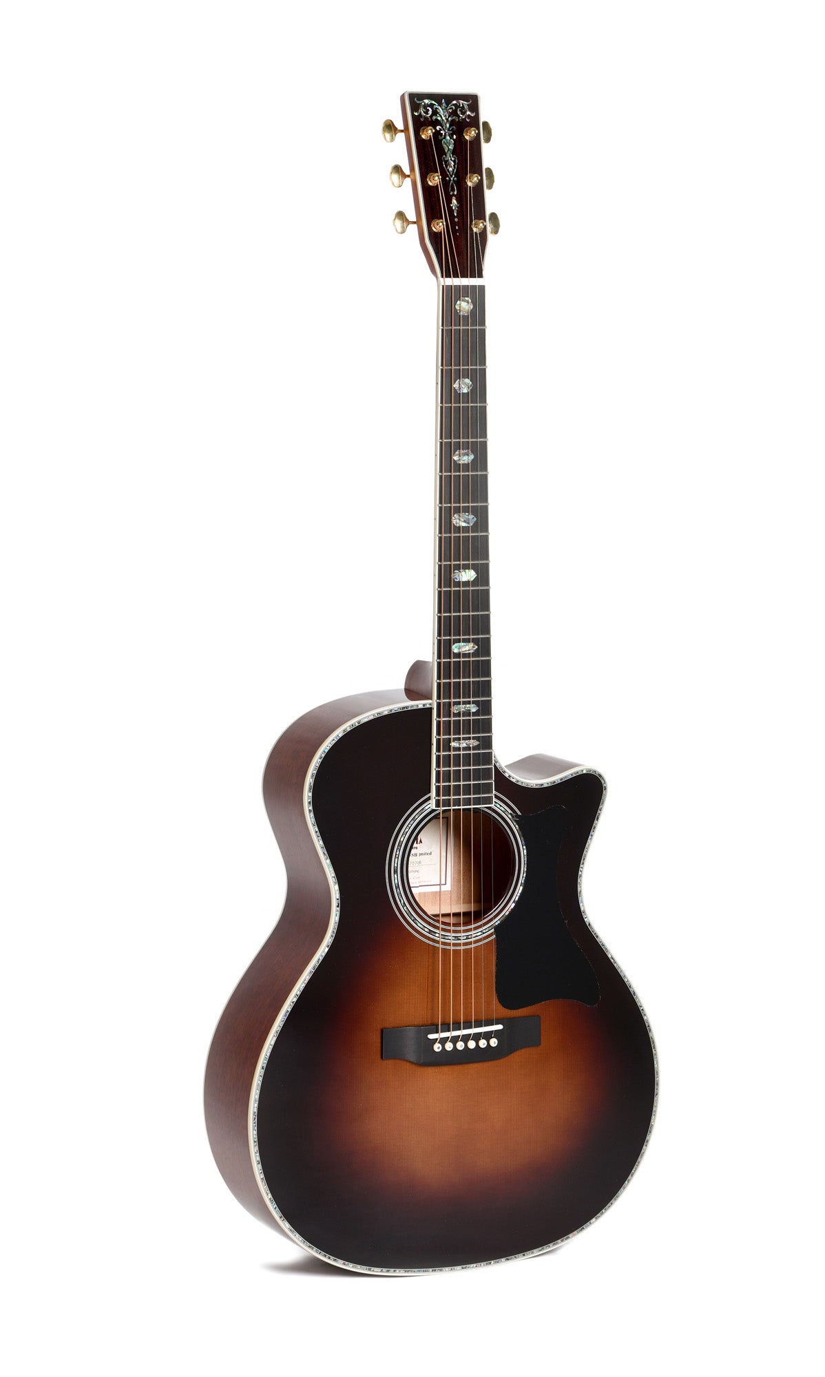 Modèle SGMC-41E-SB, Grand OM pan coupé, table épicéa massif, f/e acajou massif, touche ébène, EQ LR Baggs, soft case, sunburst