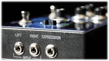 Pédale délai THE DIFFERENCE ENGINE, stéréo, 3 modes (Analogue, Digital, Dynamic), 100 presets, écran OLED 2.42", bleu