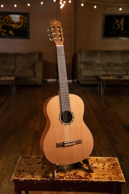 R131, table cèdre rouge massif, fond & éclisses acajou, manche acajou (sillet 52 mm), housse, naturel satiné