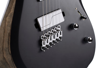 X700 Mutility, corps acajou, table frêne/érable, manche et touche érable torréfié, micros Fishman Fluence, housse, noir satiné