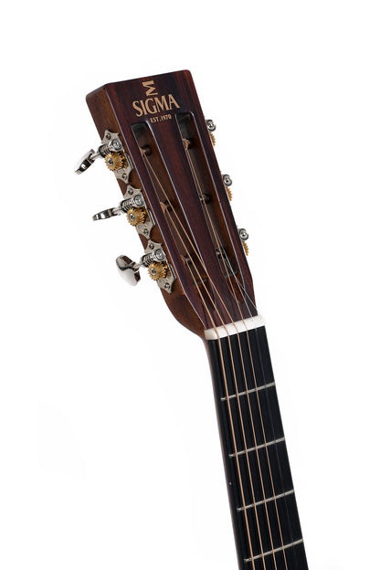 Modèle 000M-15S, Forme 000, table acajou massif, f/e acajou, touche & chevalet micarta, tête ajourée, naturel satiné