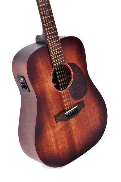 Modèle D12-15E-AGED, Dreadnought, table acajou, fond &  éclisses acajou, manche acajou, EQ Sigma, sunburst satiné vieilli