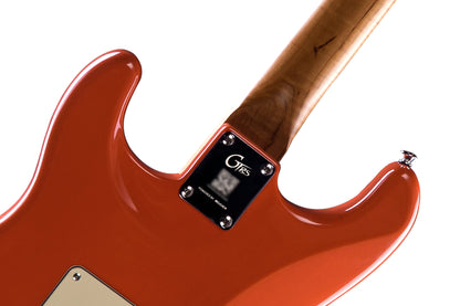 GTRS P800, corps aulne, manche érable flammé torréfié, touche palissandre, micros et processeur GTRS, fiesta red