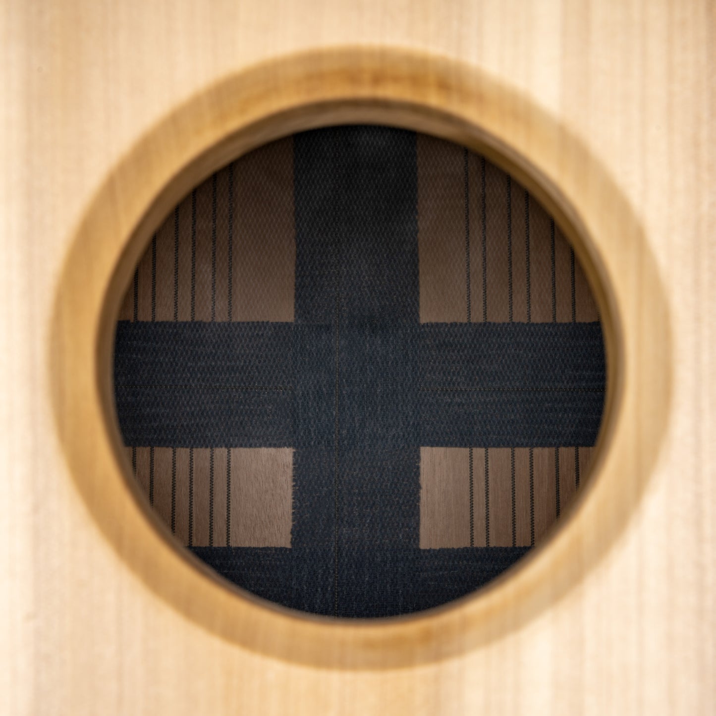 CAJON MEINL ARTISAN FANDANGO, FAÇADE AVANT INDIAN HEARTWOOD, CORPS EN BOIS MASSIF ET PEUPLIER 15MM, 2 SETS DE 8 CORDES INTERNE