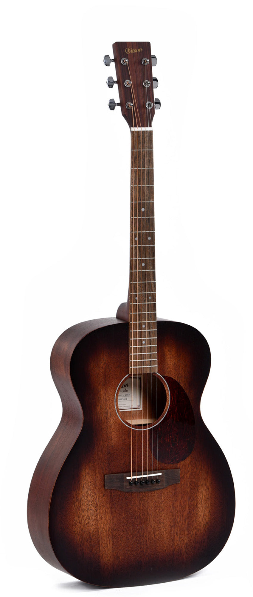 Modèle 000-15-AGED, Forme 000, table épicéa Sitka, fond & éclisses acajou, sillet & chevalet en os, sunburst satiné vieilli