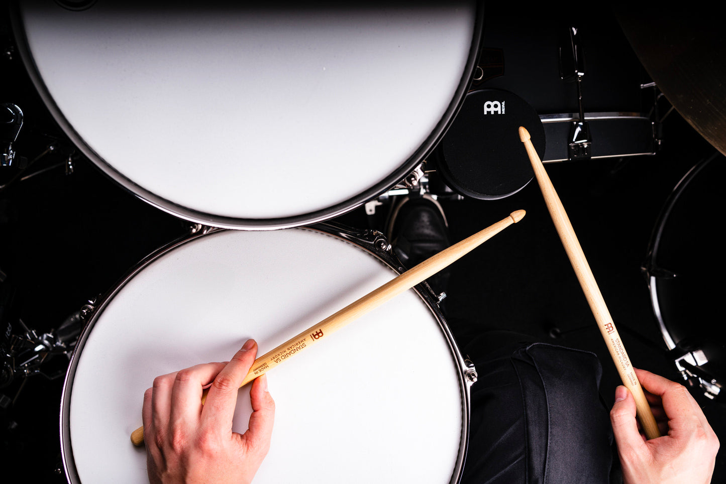 Pad d'entraînement grosse caisse Meinl 4", mousse"Marshmallow", se fixe au cerceau de grosse caisse grâce à ses attaches