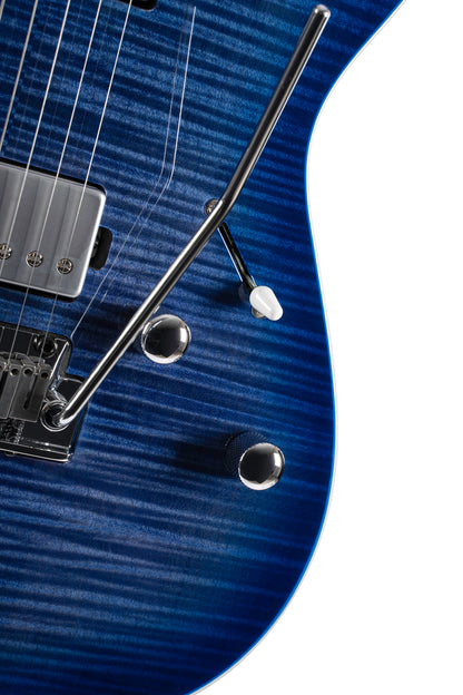 G290 FAT II, corps sassafras, table érable flammé, manche et touche érable torréfié, 2 micros Voiced Tone VTH-77, blue burst