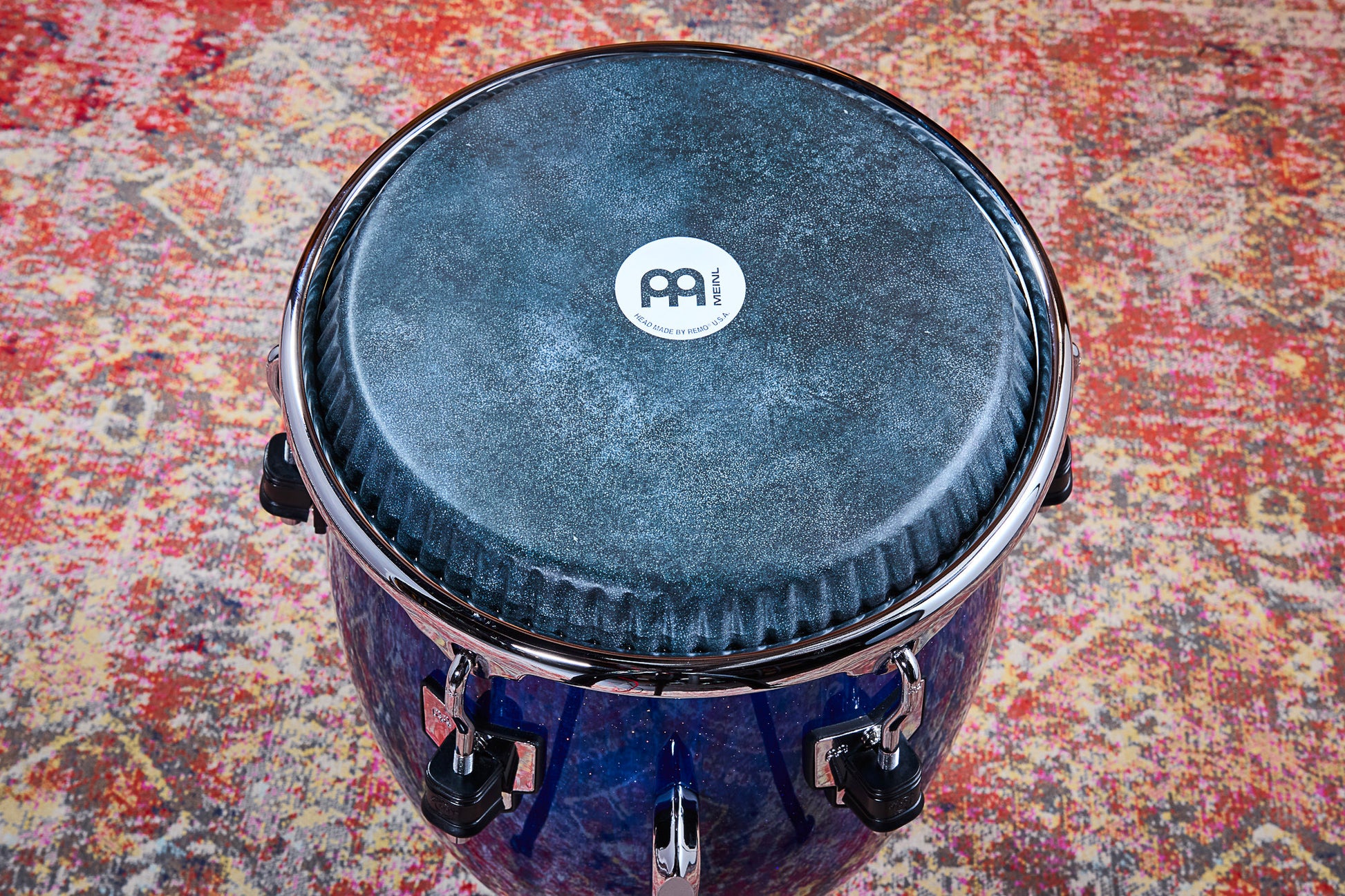 Conga William 'Kachiro' 11" 3/4, fût pin de Nouvelle-Zélande 3 plis, hauteur 76.2cm, peau cuir de veau noir, cercles SSR 4mm