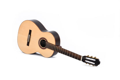 Modèle CR-10, classique 4/4, table cèdre massif, f/e palissandre indien, touche palissandre indien, naturel