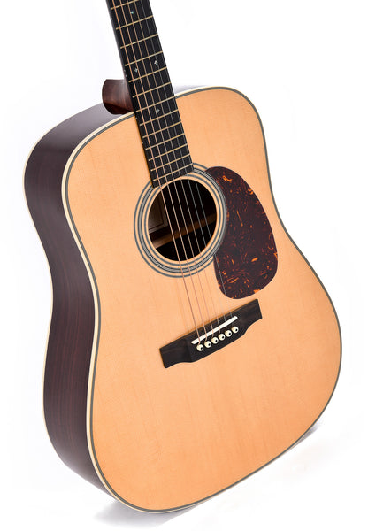 Modèle SDR-28, Dreadnought, table épicéa massif, f/e palissandre massif, touche & chevalet ébène, soft case, naturel brillant