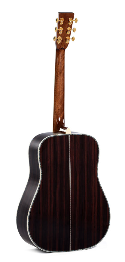 Modèle DT-45, Dreadnought, table épicéa massif, f/e tilia, touche micarta, binding abalone, naturel brillant