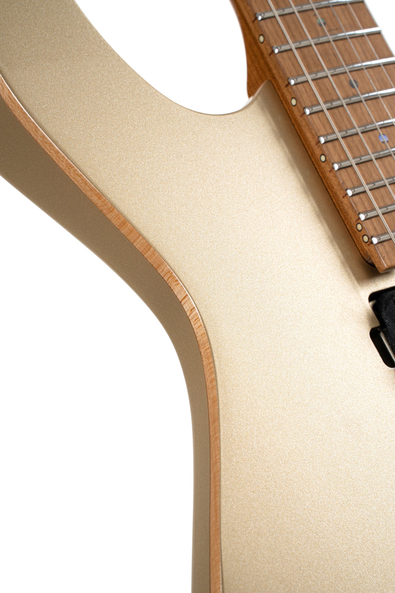 G300 PRO, corps tilleul, table érable massif, manche et touche érable torréfié, 2 micros Seymour Duncan, metallic gold
